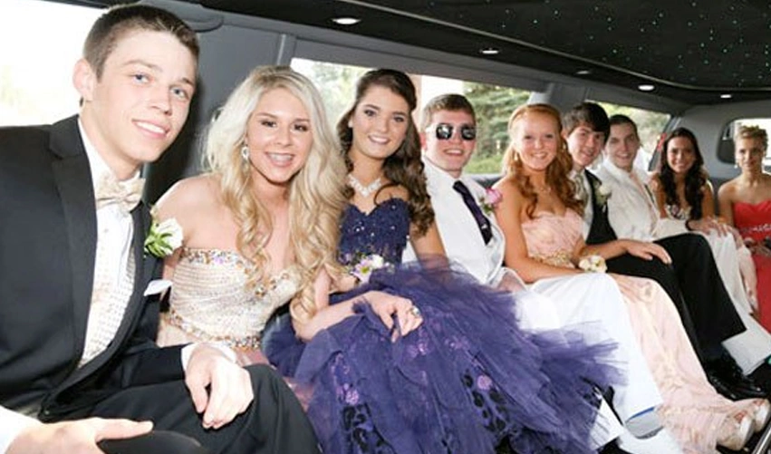 Prom limo service in Brampton, prom limousine rental Brampton, luxury prom transportation, prom chauffeur service, Brampton prom party bus